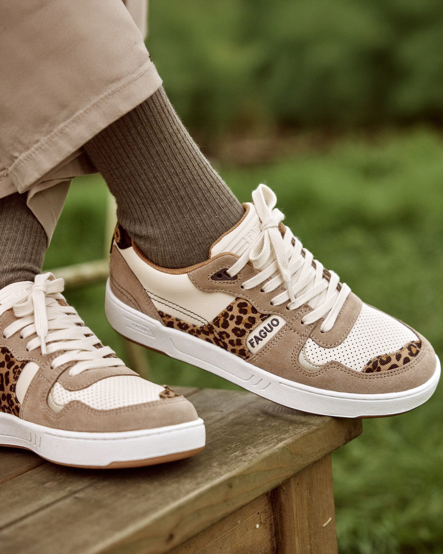 Baskets écrues & beige foncé suède - CEIBA